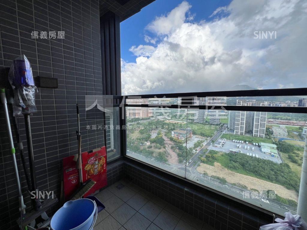 專任水悅高樓景觀一覽無遺房屋室內格局與周邊環境