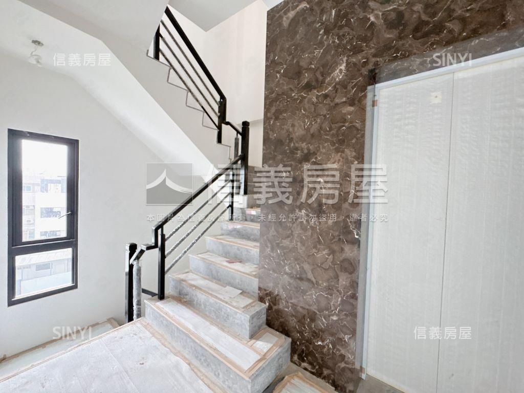 聚時光時尚雙車墅Ａ房屋室內格局與周邊環境