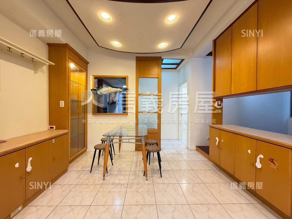 星光市面國小三房平面車位房屋室內格局與周邊環境