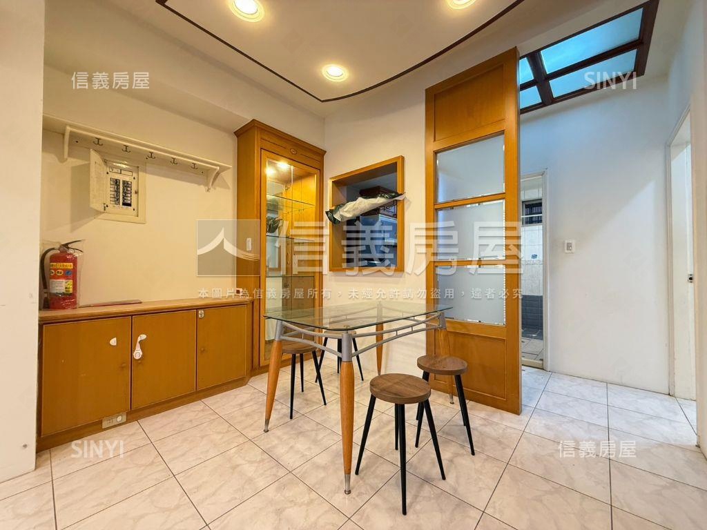 星光市面國小三房平面車位房屋室內格局與周邊環境