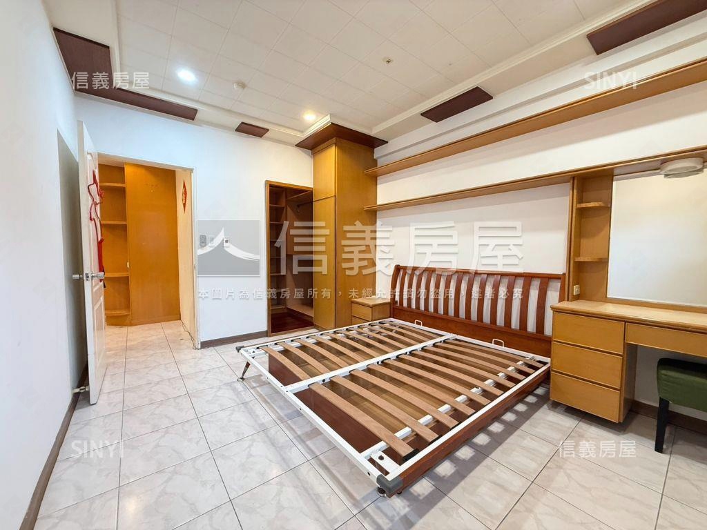 星光市面國小三房平面車位房屋室內格局與周邊環境