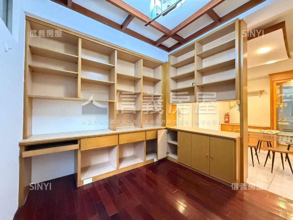 星光市面國小三房平面車位房屋室內格局與周邊環境