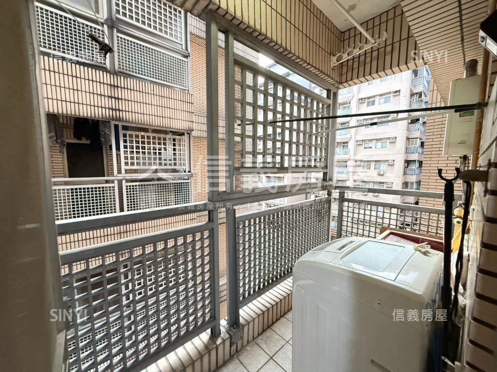 星光市面國小三房平面車位房屋室內格局與周邊環境