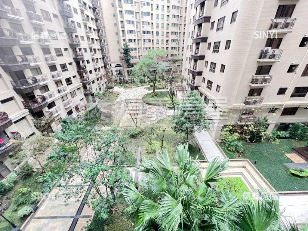 慈文學區藝文捷運４房車位房屋室內格局與周邊環境