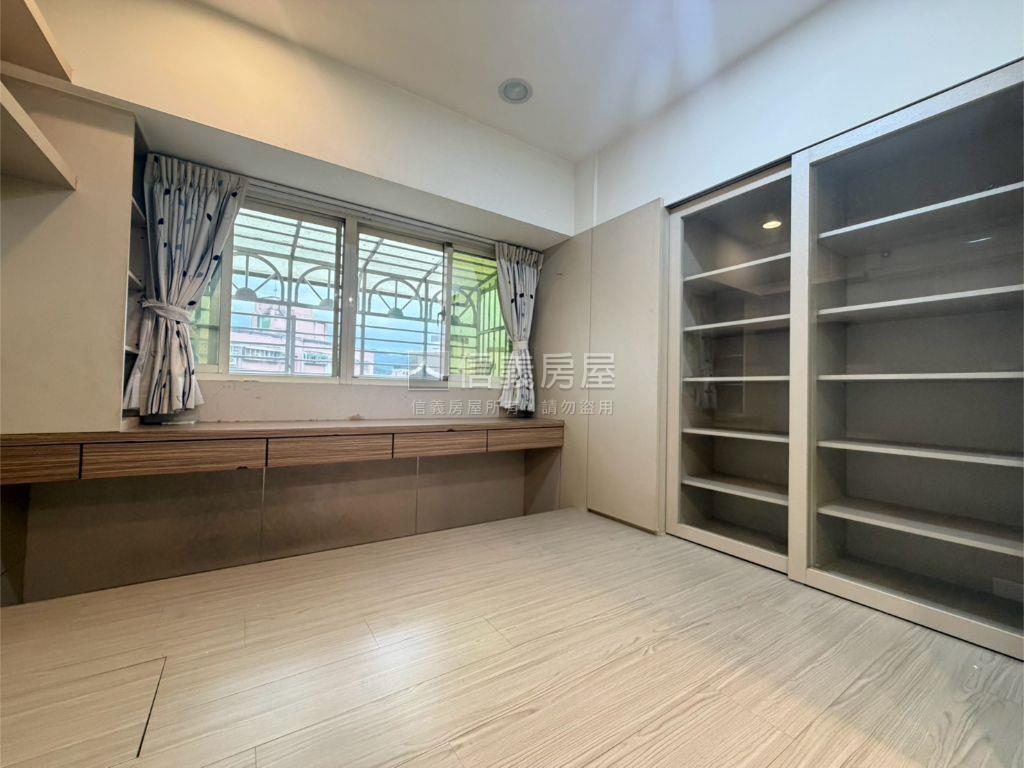 龍觀景觀電梯三房。美房屋室內格局與周邊環境