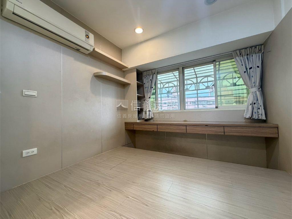 龍觀景觀電梯三房。美房屋室內格局與周邊環境
