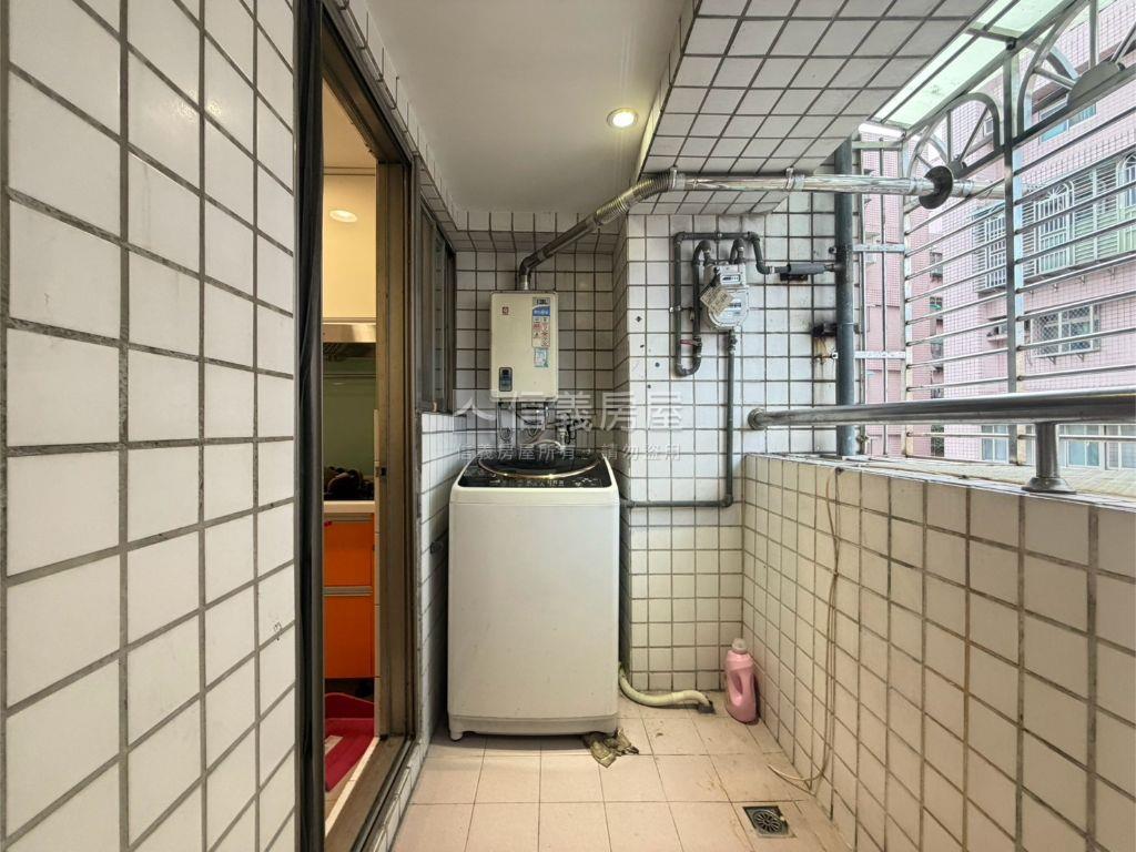龍觀景觀電梯三房。美房屋室內格局與周邊環境