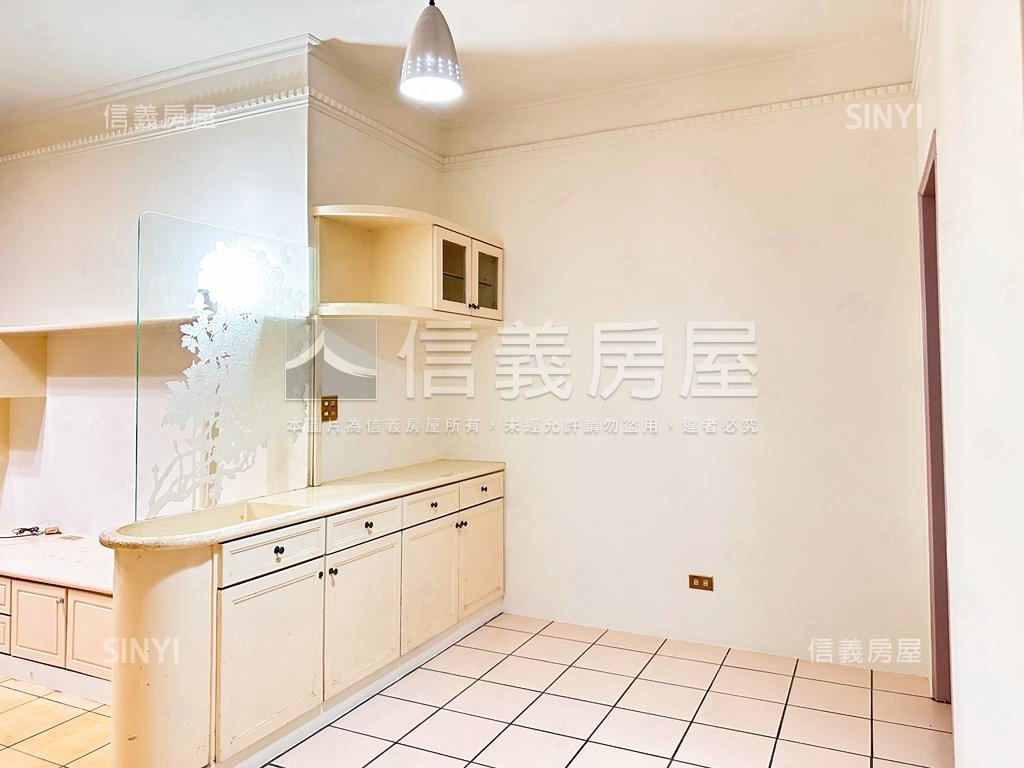 集美國小前後陽台三樓房屋室內格局與周邊環境