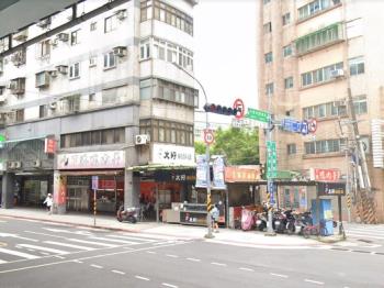 都心三角窗店面