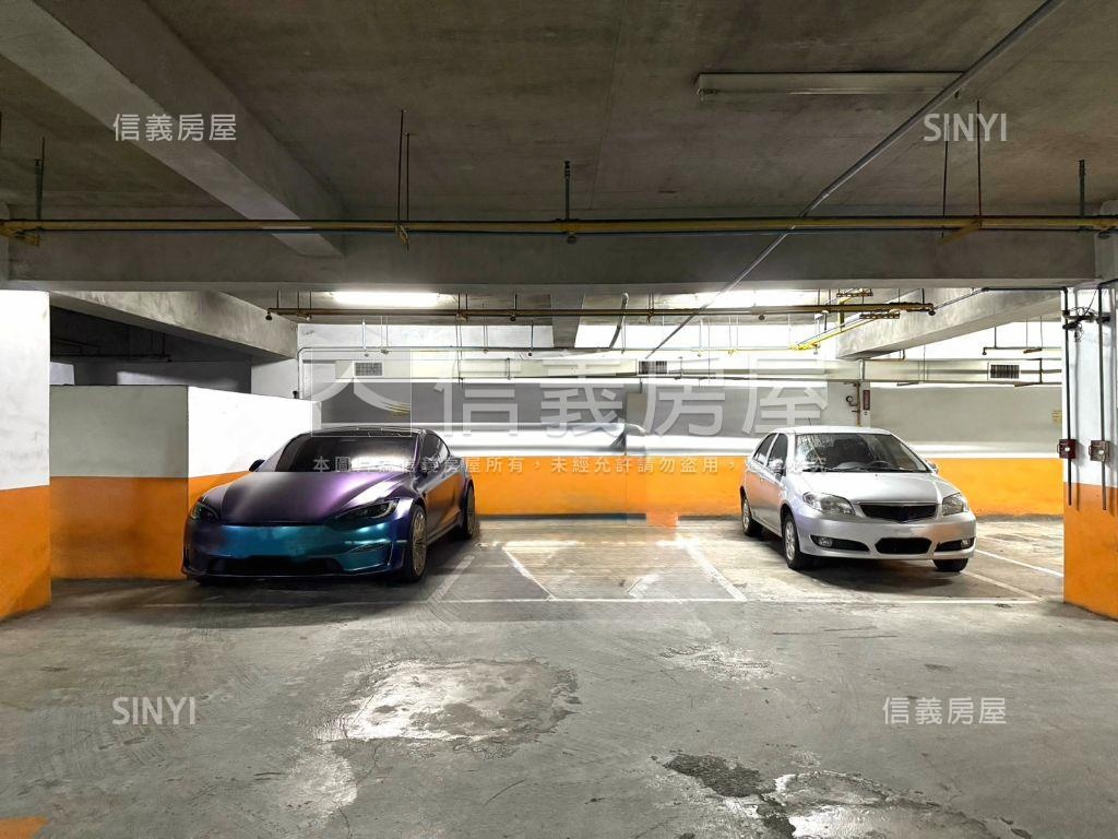 文藻陽台進出三房平車房屋室內格局與周邊環境