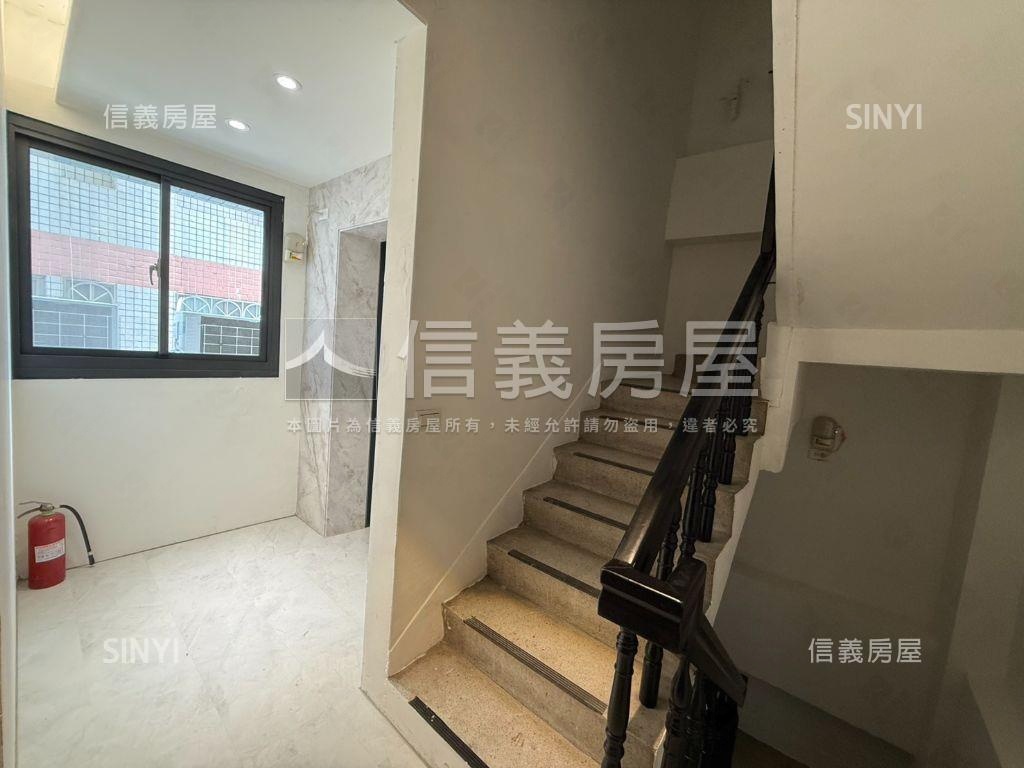 正台中路電梯分租三套６樓房屋室內格局與周邊環境