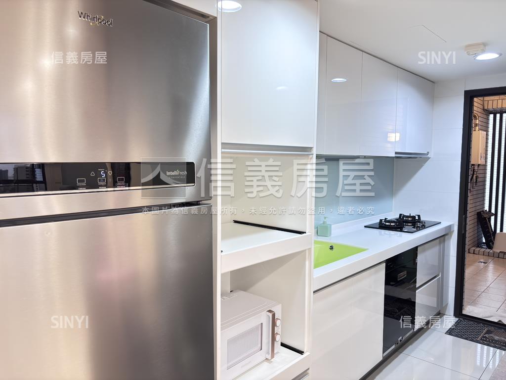 群雄會高樓裝潢２房＋平車房屋室內格局與周邊環境