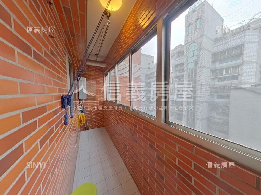 仁愛公園電梯四房雙車位房屋室內格局與周邊環境