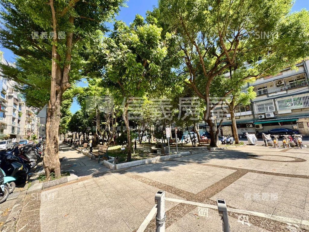 仁愛公園電梯四房雙車位房屋室內格局與周邊環境