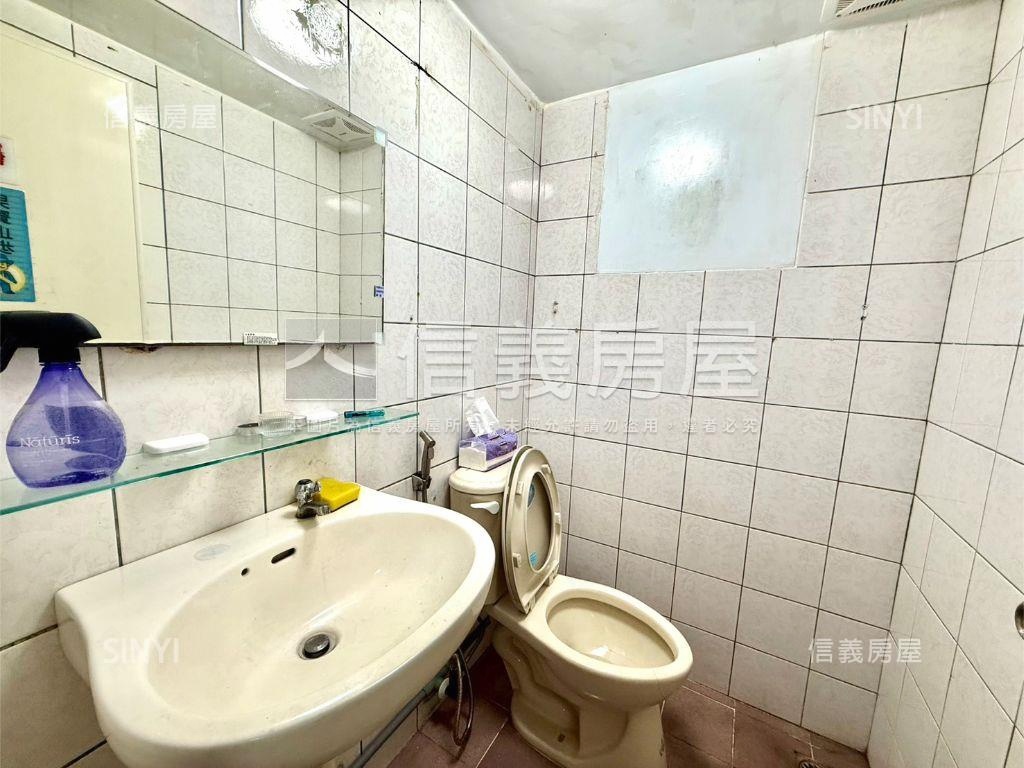 正長江路置產店面大空間房屋室內格局與周邊環境