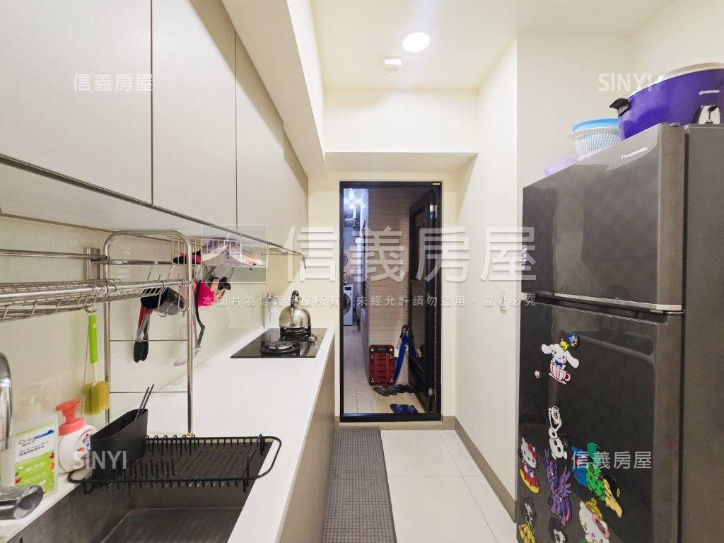 近巨蛋核心城三房車位房屋室內格局與周邊環境