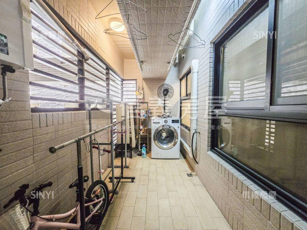 近巨蛋核心城三房車位房屋室內格局與周邊環境