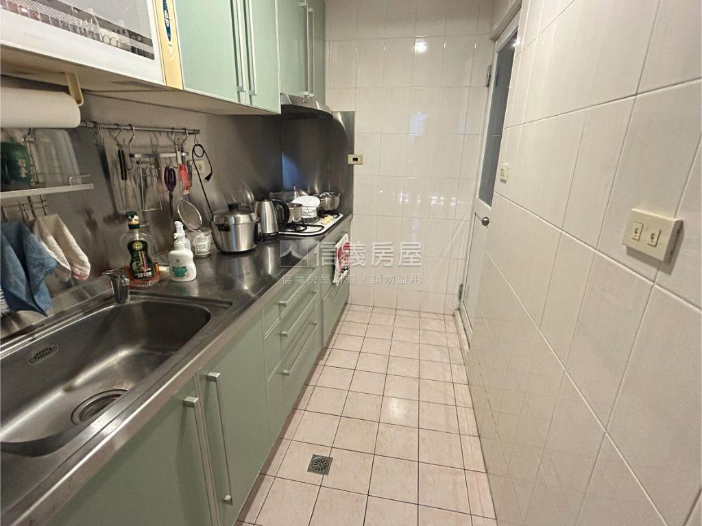 專任湯泉櫻花★面泳池美屋房屋室內格局與周邊環境