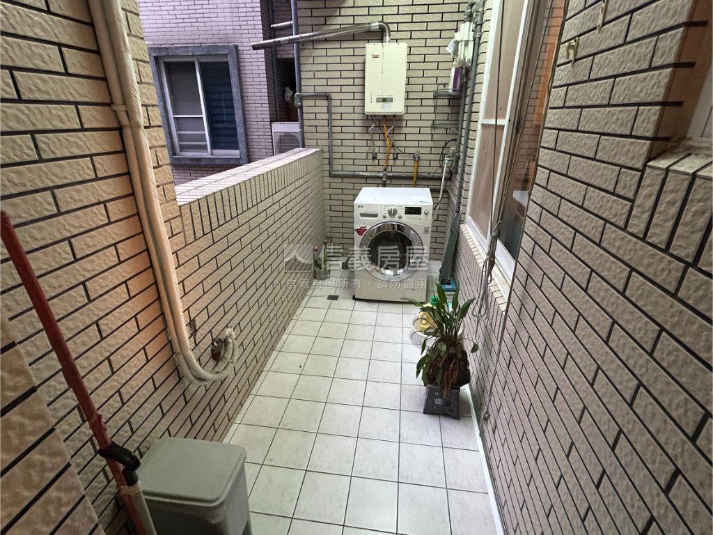 專任湯泉櫻花★面泳池美屋房屋室內格局與周邊環境