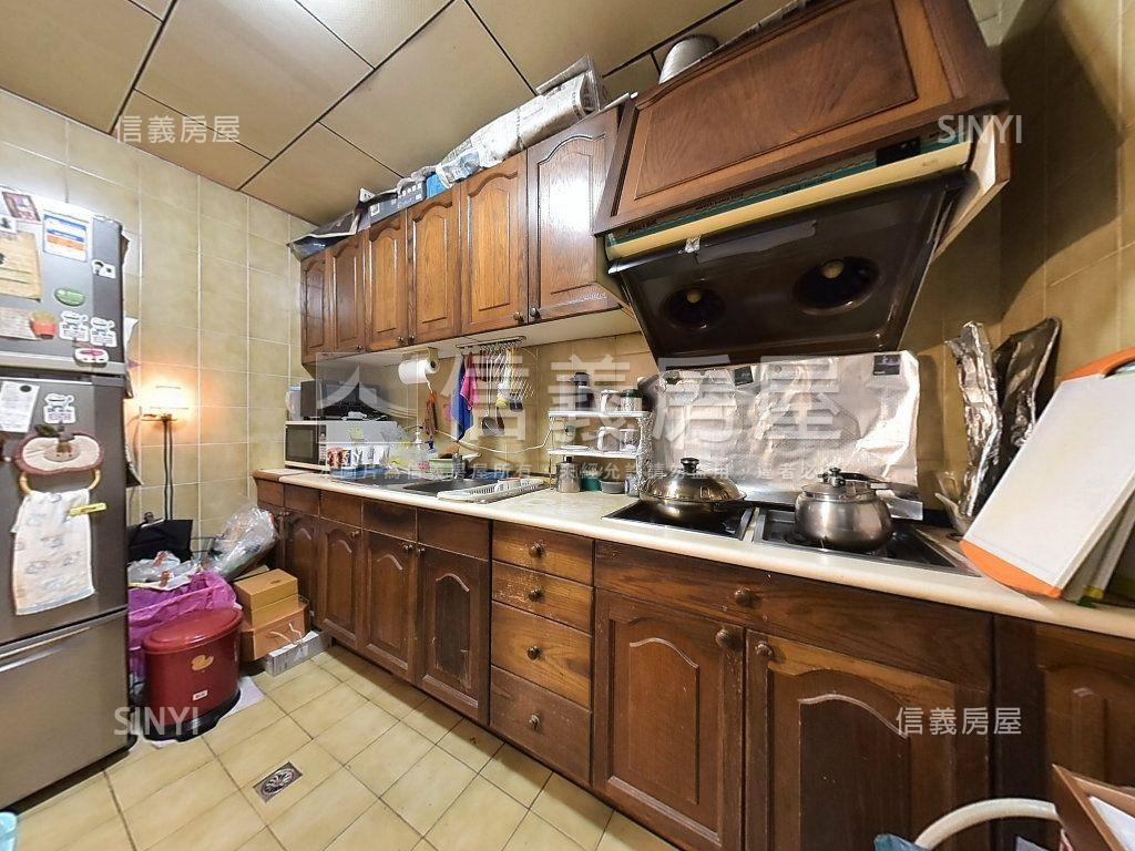 稀有小坪數綠大地房屋室內格局與周邊環境