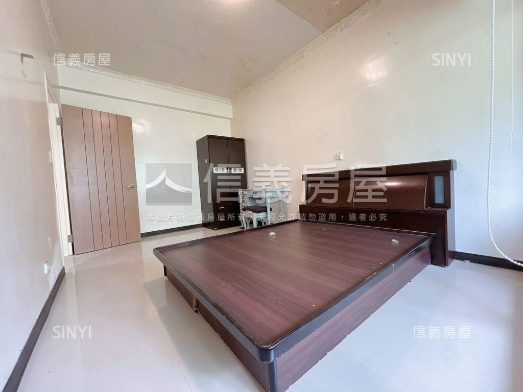 城裡喧囂，家中靜好房屋室內格局與周邊環境