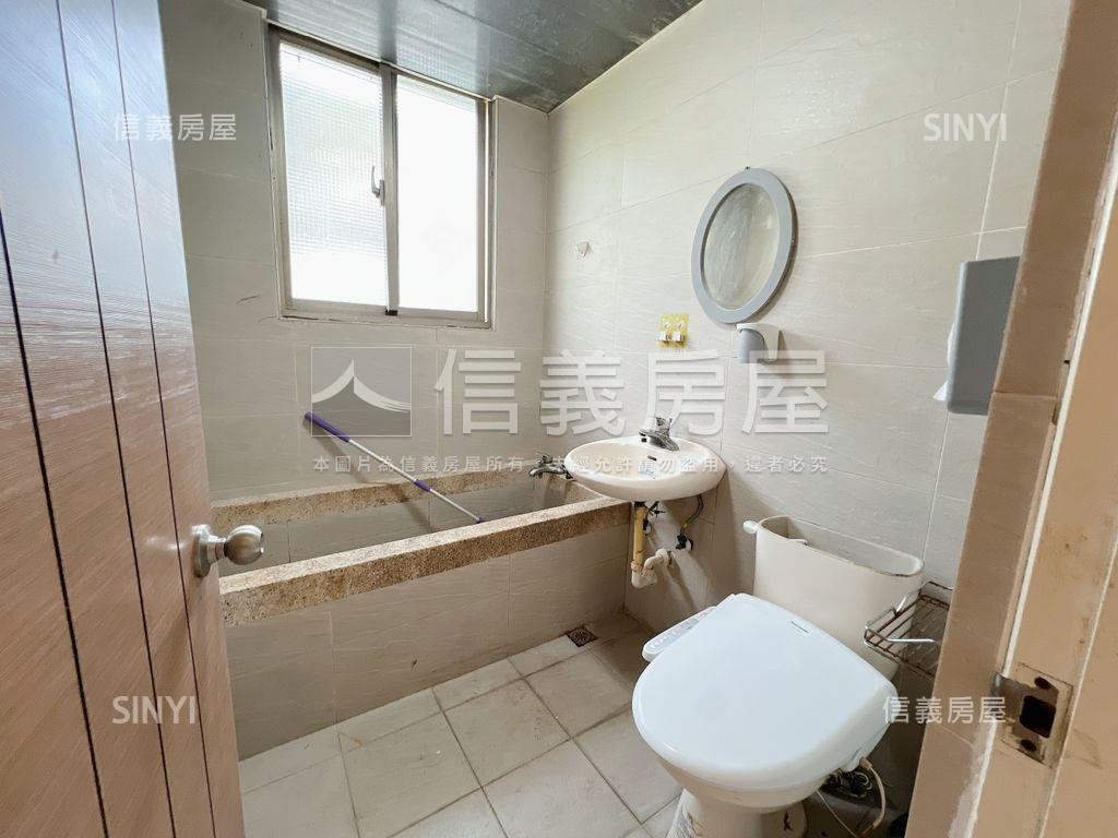 城裡喧囂，家中靜好房屋室內格局與周邊環境
