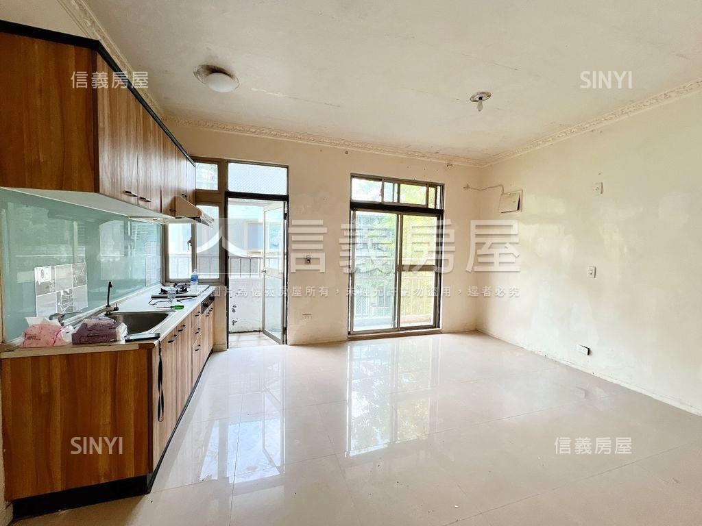 城裡喧囂，家中靜好房屋室內格局與周邊環境