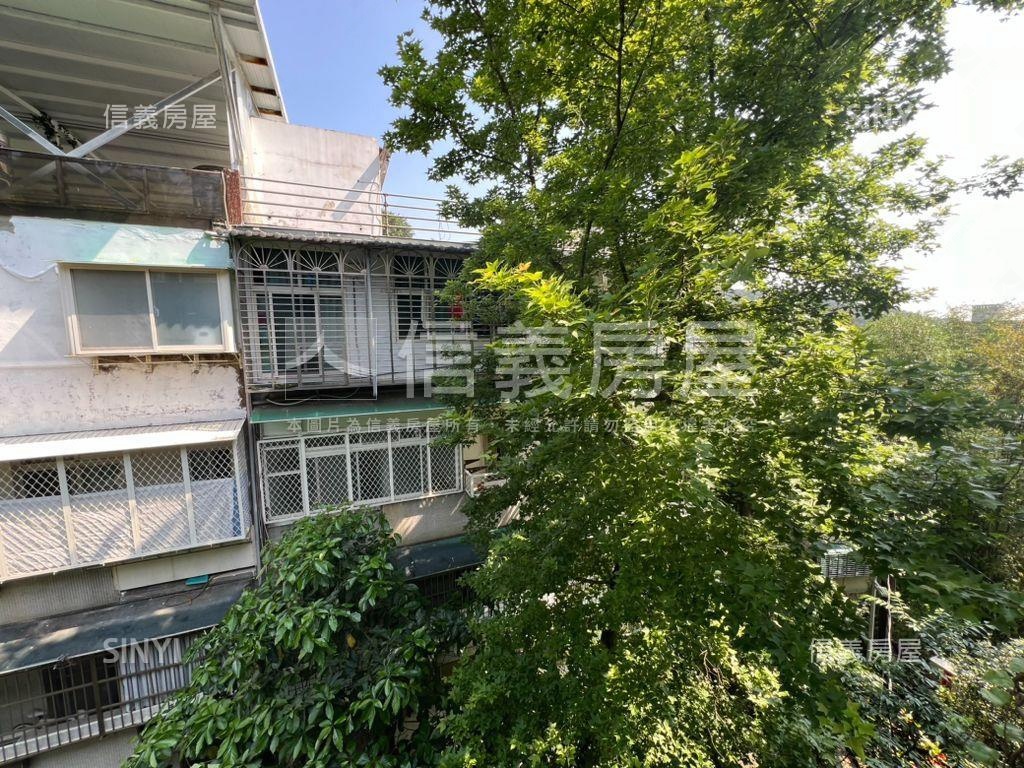 城裡喧囂，家中靜好房屋室內格局與周邊環境