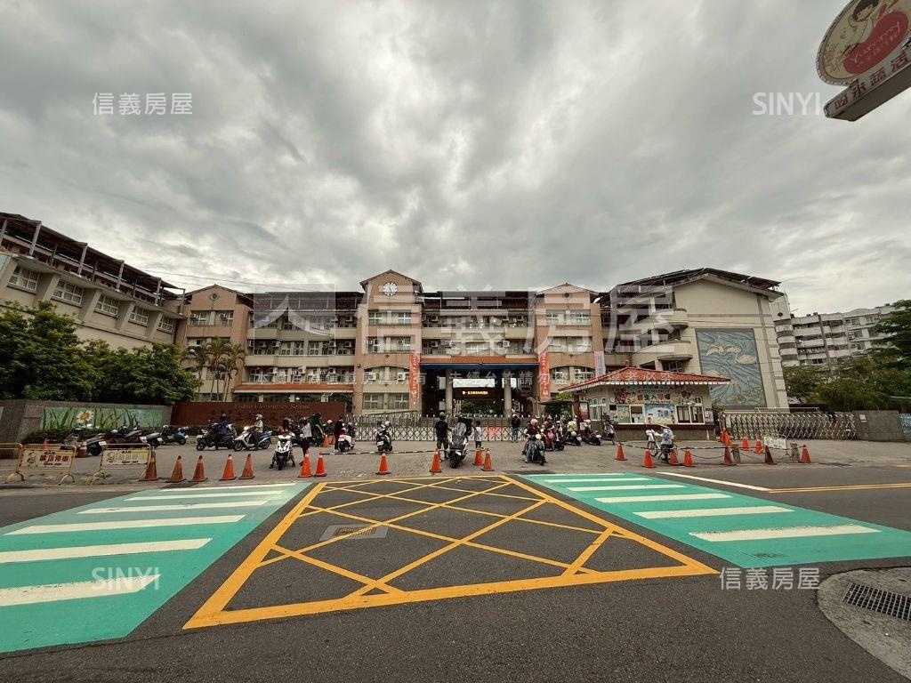 門前可停車臨路透天房屋室內格局與周邊環境