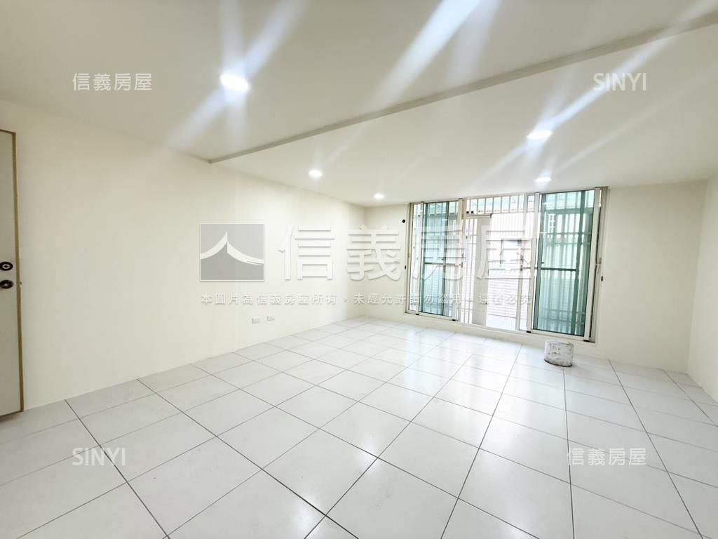 賴厝國小旁停車方便透天房屋室內格局與周邊環境