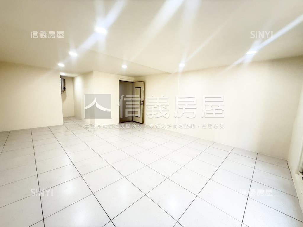 賴厝國小旁停車方便透天房屋室內格局與周邊環境