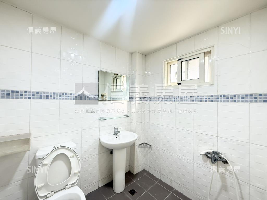 賴厝國小旁停車方便透天房屋室內格局與周邊環境