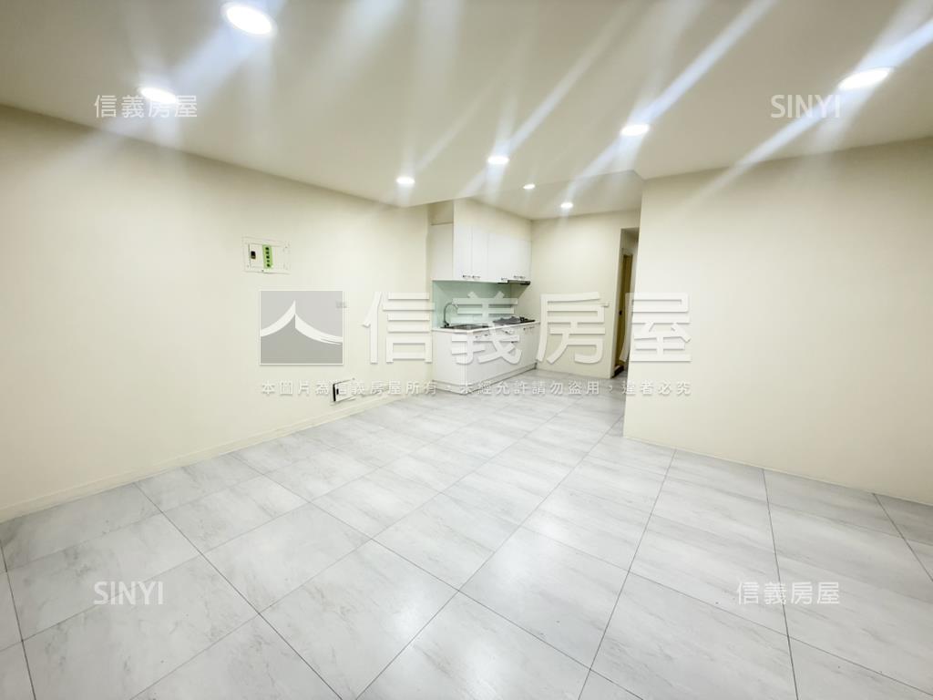 賴厝國小旁停車方便透天房屋室內格局與周邊環境