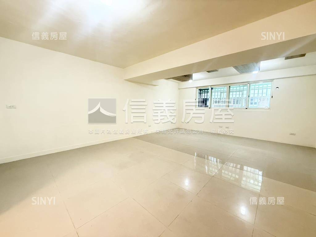 賴厝國小旁停車方便透天房屋室內格局與周邊環境