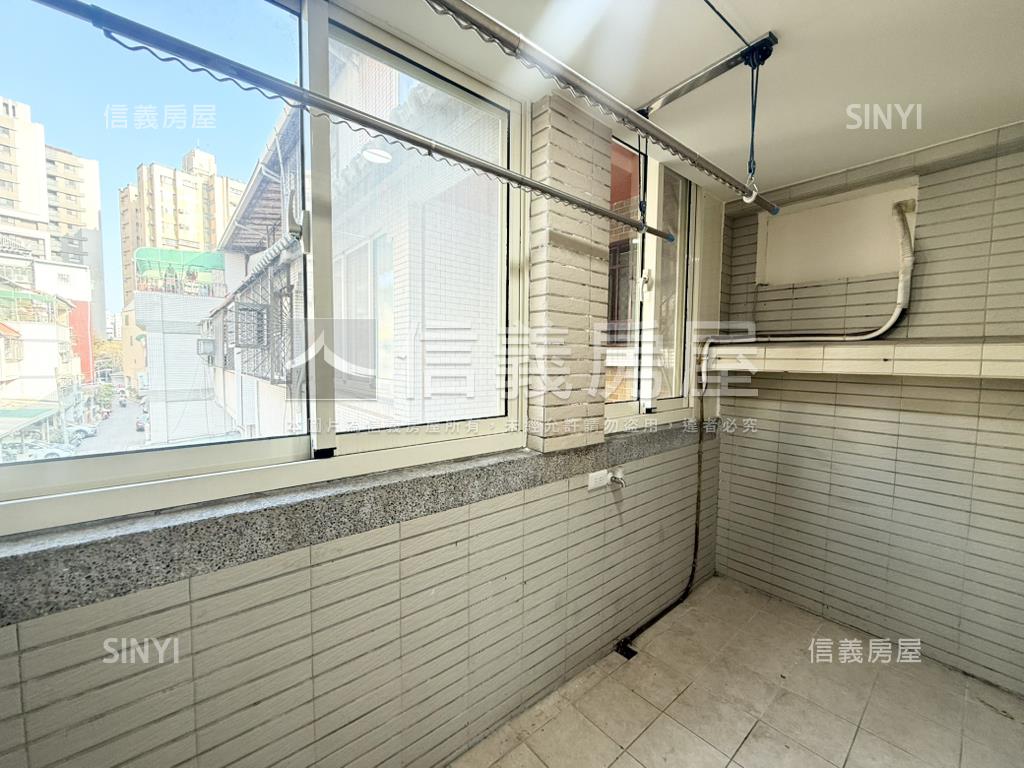 賴厝國小旁停車方便透天房屋室內格局與周邊環境