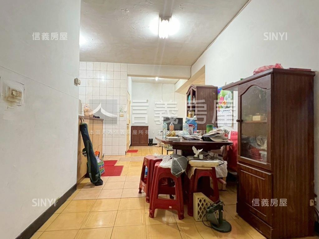 安康臨路邊間４房公寓房屋室內格局與周邊環境