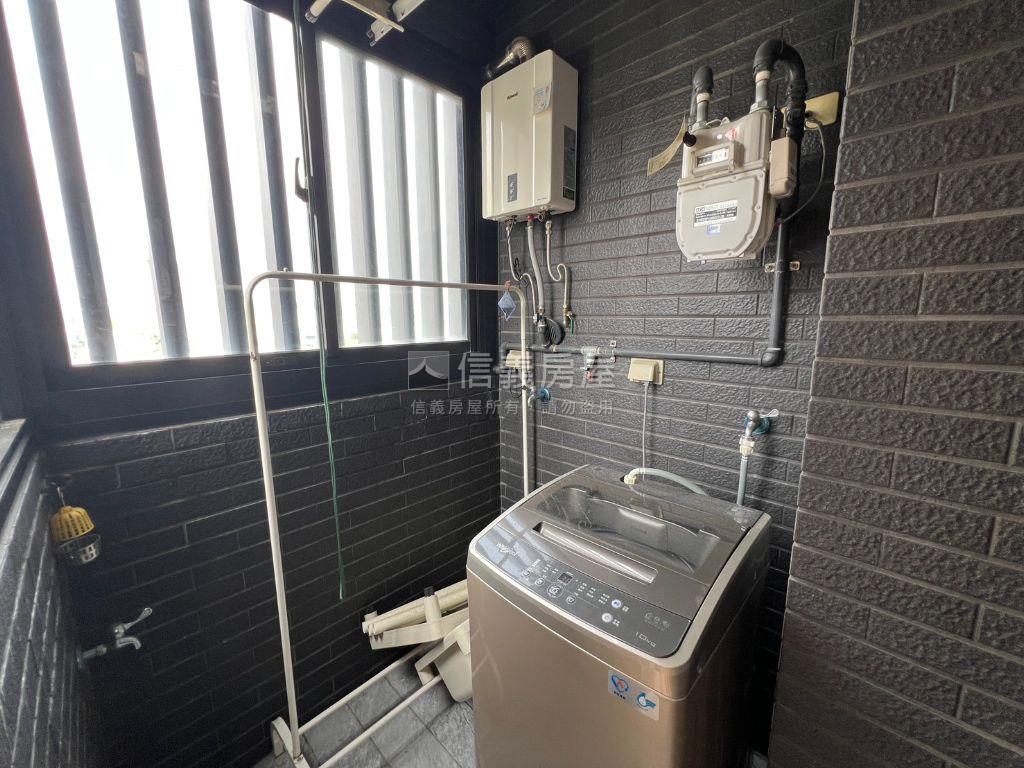 千鳥格２房平面車位美裝潢房屋室內格局與周邊環境