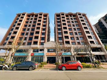 鳳鳴車站旁公園翫２房車位