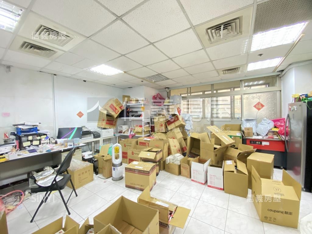 西門【爵市】。邊間辦公房屋室內格局與周邊環境