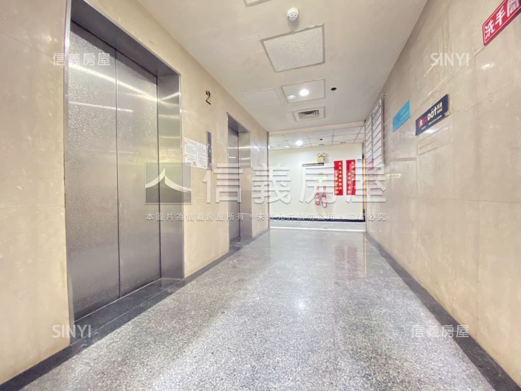 西門【爵市】。邊間辦公房屋室內格局與周邊環境