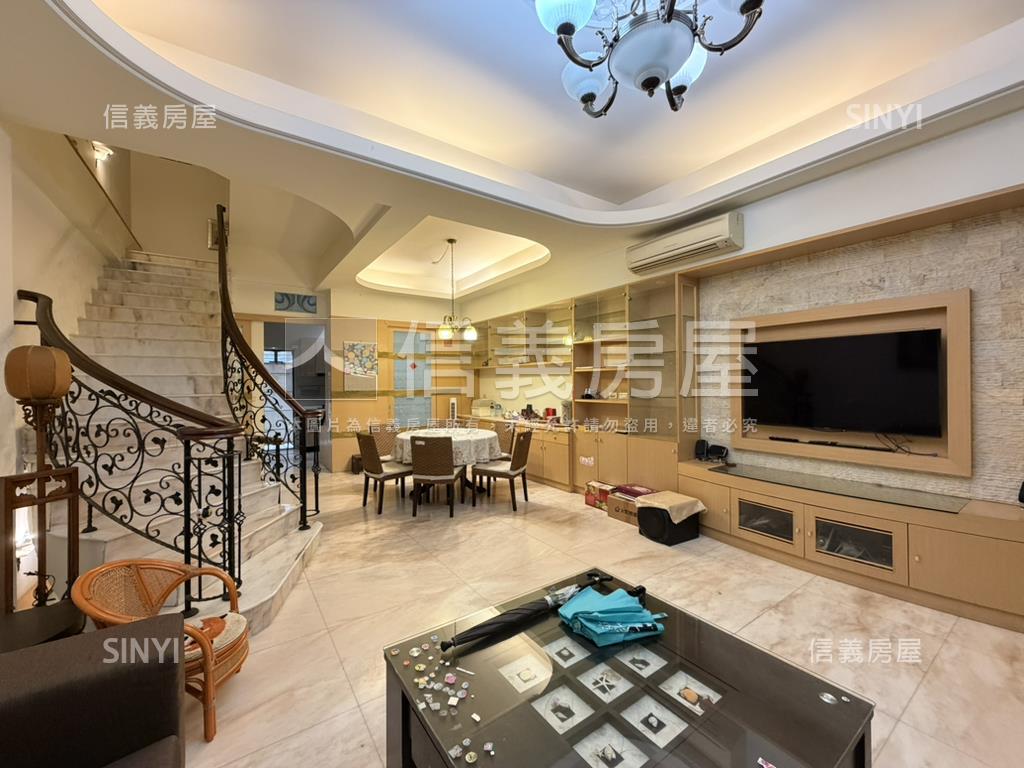 北屯近葳格大面寬別墅房屋室內格局與周邊環境