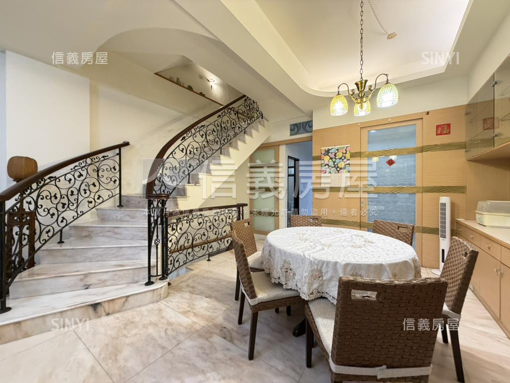 北屯近葳格大面寬別墅房屋室內格局與周邊環境