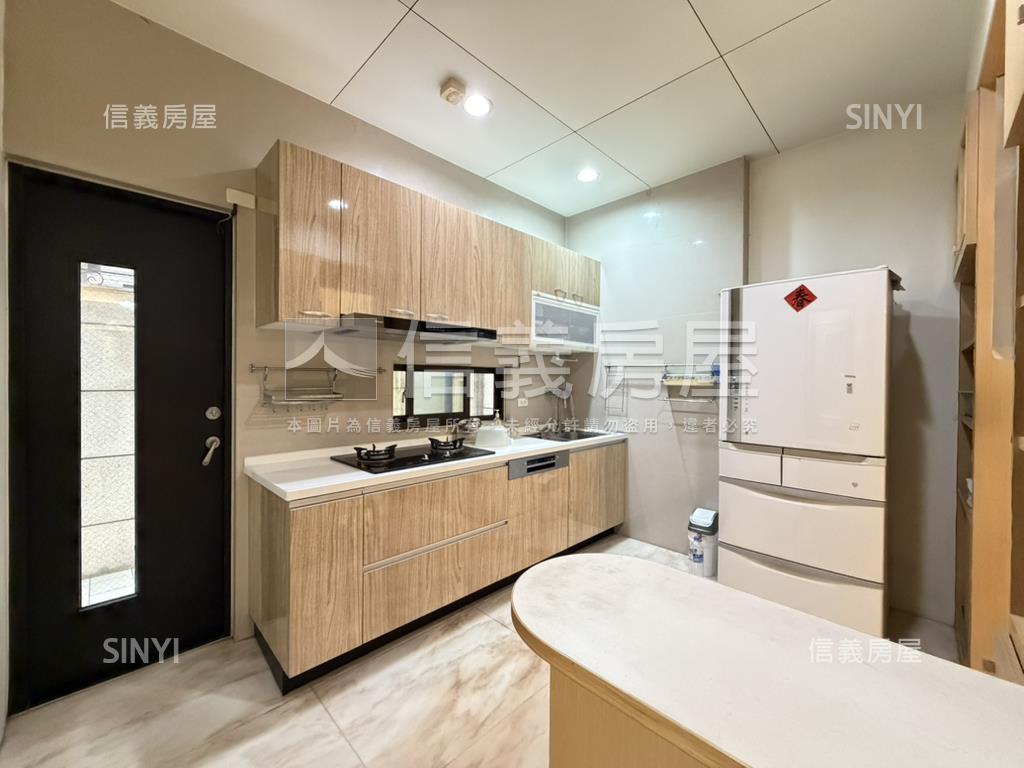 北屯近葳格大面寬別墅房屋室內格局與周邊環境