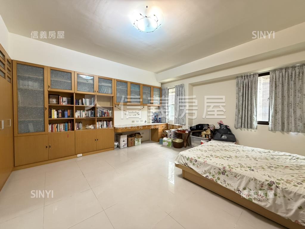 北屯近葳格大面寬別墅房屋室內格局與周邊環境