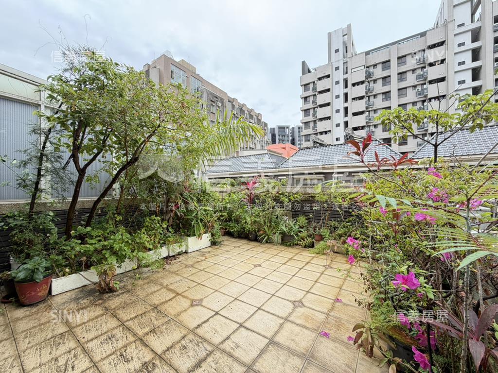 北屯近葳格大面寬別墅房屋室內格局與周邊環境