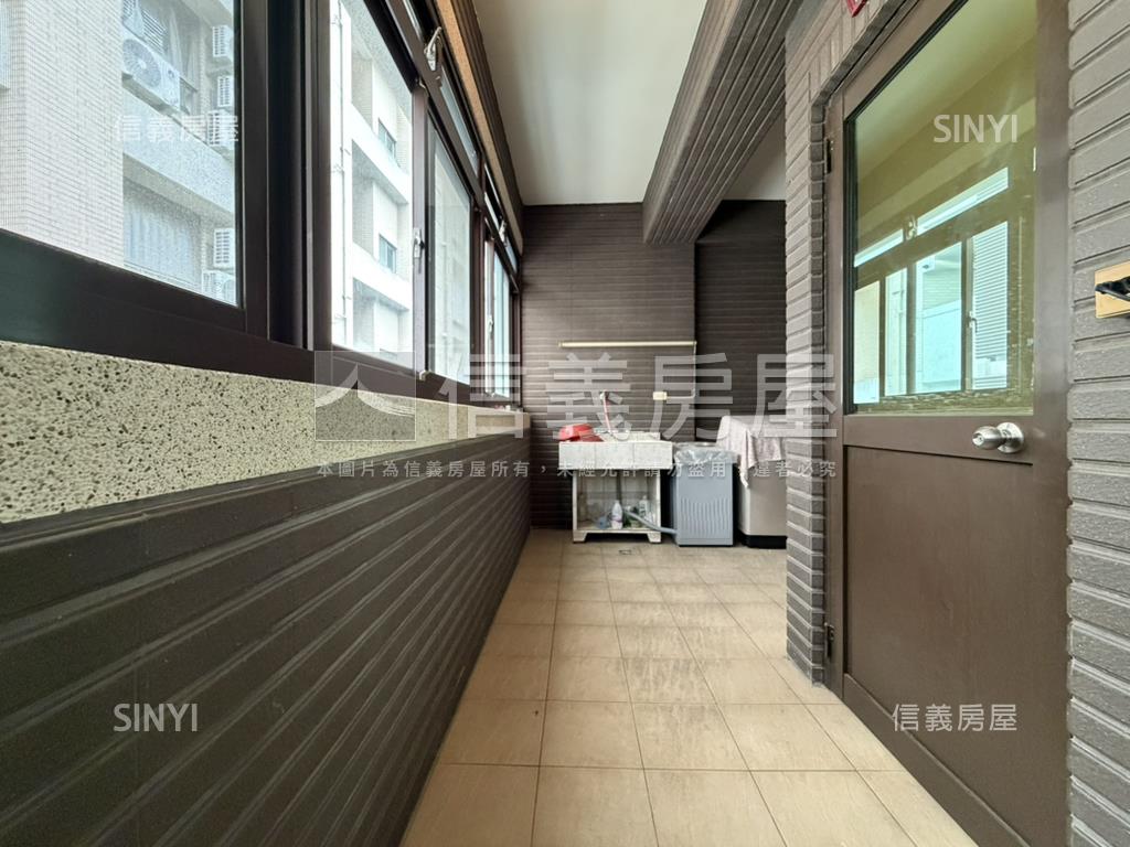 北屯近葳格大面寬別墅房屋室內格局與周邊環境