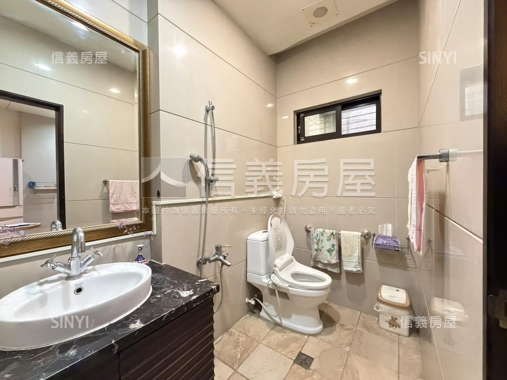 北屯近葳格大面寬別墅房屋室內格局與周邊環境