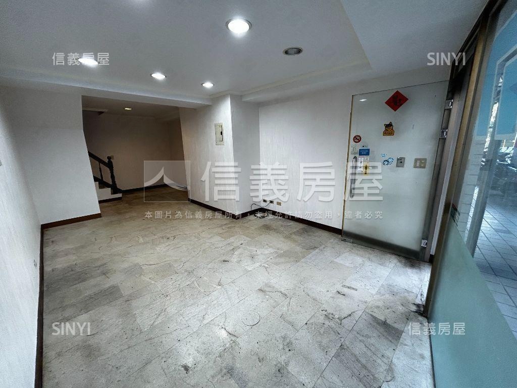 三多商圈美的優質店面房屋室內格局與周邊環境