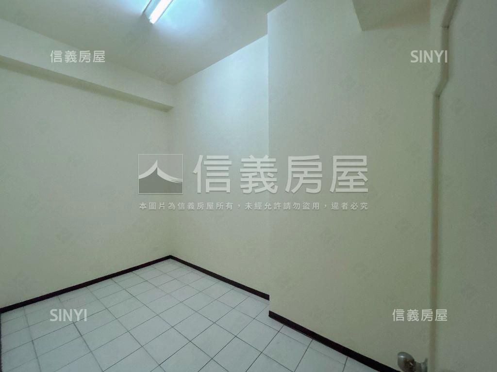 三多商圈美的優質店面房屋室內格局與周邊環境
