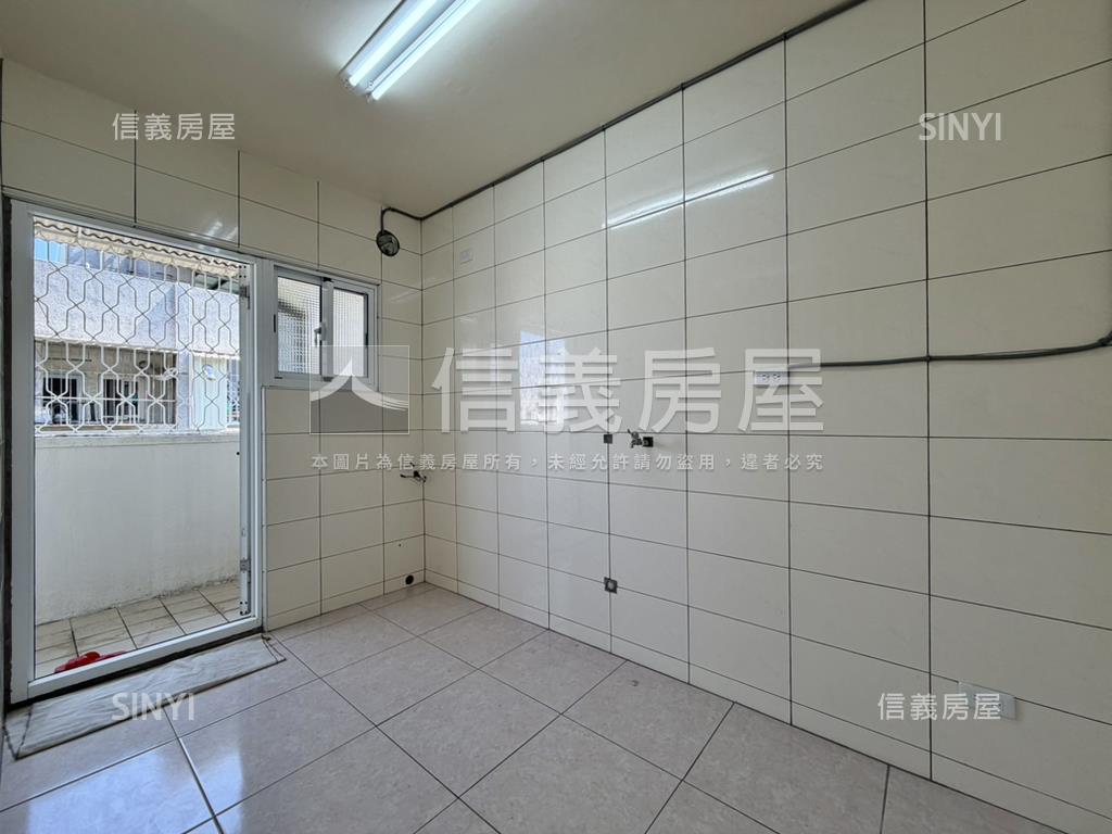 近誠品碳佐麻里三面採光寓房屋室內格局與周邊環境